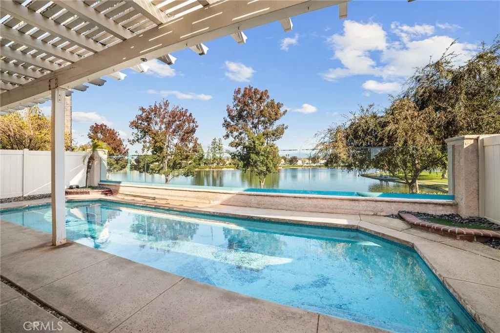 30258 Shoreline Drive, Menifee, California 92584 home-pic-23